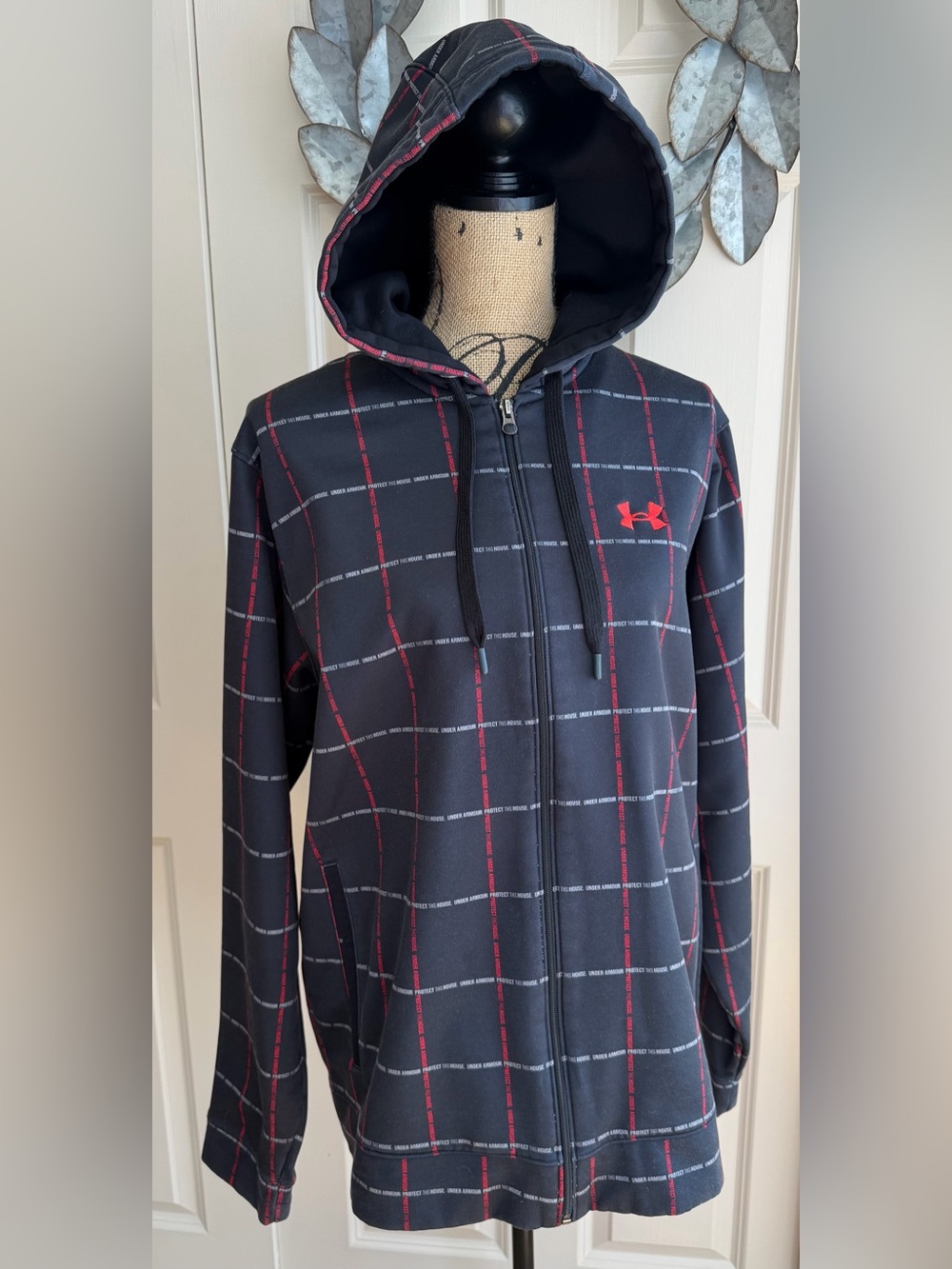 159: Under Armour Black Plaid Full-Zip Hoodie - Large